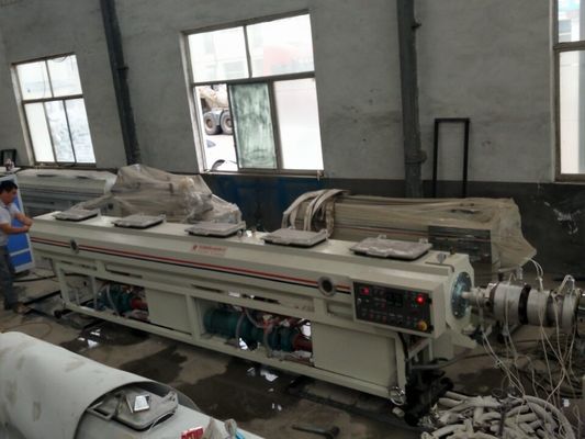 Chaîne de production de drain de machine d'extrusion de tuyau de PVC UPVC CPVC/tuyau d'eaux d'égout