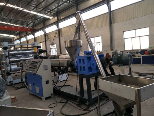 Un bon prix. Ligne de production de panneaux en mousse de PVC WPC, machine de fabrication de panneaux de profil de porte en PVC WPC en ligne