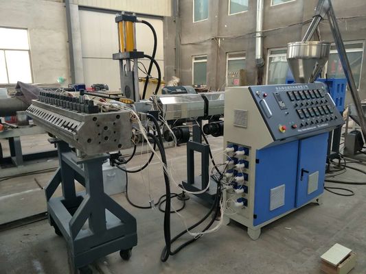 Un bon prix. Tableau de porte en PVC WPC, plafond, ligne de production de profilé de cadre de fenêtre, machine de fabrication de profilé de panneau mural en PVC en ligne