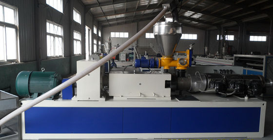 Un bon prix. Plancher à haute production et cadre de porte de PVC faisant la machine, double vis en ligne