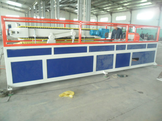 Un bon prix. Machine d'expulsion composée en plastique en bois, machine de PVC WPC pour le profil en ligne