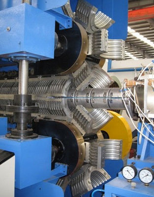 Un bon prix. La ligne en plastique d'extrusion de tuyau pour le double mur de pp/PE a ridé le tuyau en ligne