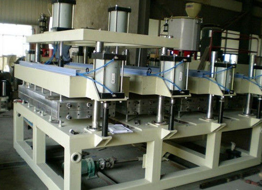 Un bon prix. Machine de panneau de mousse de PVC d'extrusion avec du CE jumeau de conception de vis/ISO9001 en ligne