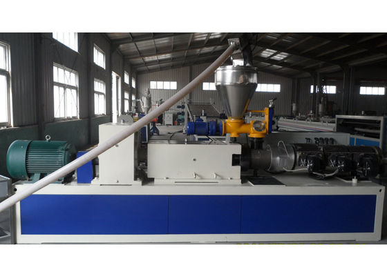 Un bon prix. Chaîne de production de profil de palette de PVC WPC, machine en plastique d'extrusion de profil de barrière de WPC en ligne