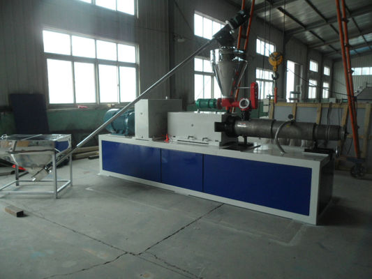 Un bon prix. Chaîne de production de profil du banc WPC de pp/PE, chaise de WPC/ligne d'extrusion profil de planche en ligne