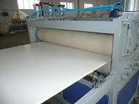 Un bon prix. Extrudeuse composée en plastique en bois complètement automatique de panneau de machine/meubles de panneau de mousse de WPC en ligne