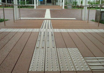 Un bon prix. Chaîne de production extérieure de profil de la machine WPC de profil de plancher de PVC de WPC avec WPC bordant la machine en ligne