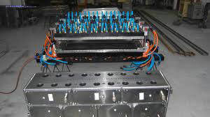 Un bon prix. Machine de panneau de la construction WPC de haute performance avec la machine en ligne de stratification en ligne