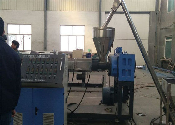 Un bon prix. Panneau en plastique de PE faisant les machines, ligne en plastique en bois d'extrusion de panneau de PE pour le panneau de feuille en ligne