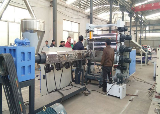 Un bon prix. Machine de panneau de mousse de la CE ISO9001 WPC, chaîne de production de panneau de mousse de PVC pour le panneau de meubles en ligne