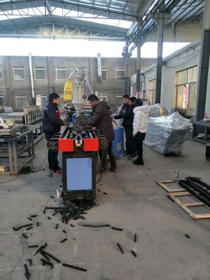 Un bon prix. Chaîne de production ondulée à mur unique de tuyau de PE, canalisation de vidange ondulée en ligne
