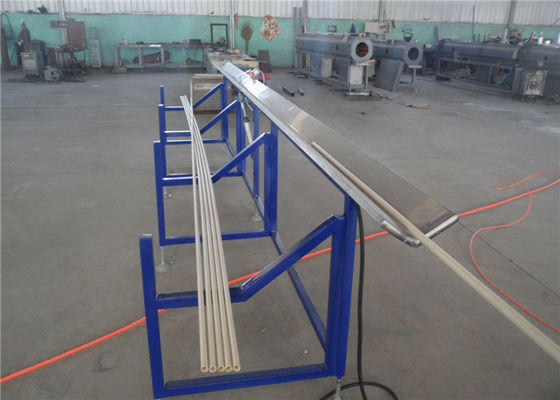 Un bon prix. Équipement d'extrusion de tuyau de conduit de PVC UPVC/machine en plastique de fabrication, norme de la CE en ligne