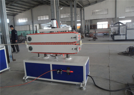 Un bon prix. Ligne en plastique conduite d'eau d'extrusion de tuyau de PVC de 110MM de 60w faisant la machine en ligne