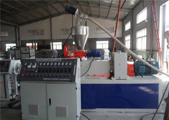 Un bon prix. production agricole de tuyau d'approvisionnement en eau d'extrusion de 380V 50HZ de la ligne/PVC de tuyau de machine en plastique d'extrudeuse en ligne