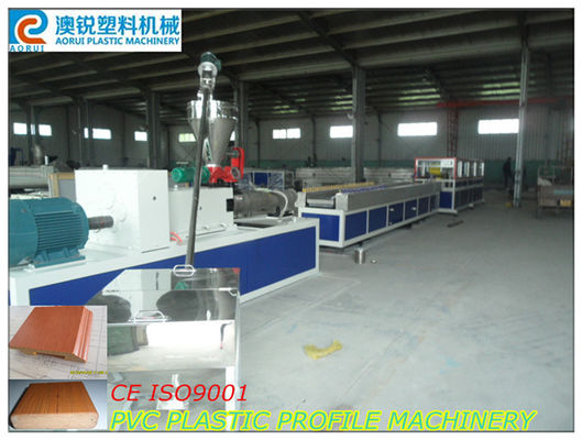 Chaîne de production en plastique composée en bois de profil de PE de PVC WPC pp rendant des machines d'extrudeuse à faible bruit