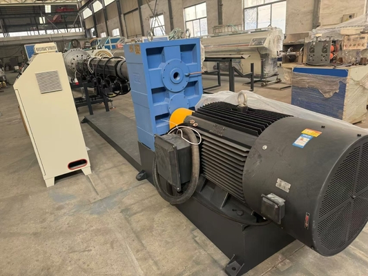 Un bon prix. Ligne d'extrusion de tuyaux en plastique à régulateur de température OMRON avec moule en alliage d'aluminium en ligne