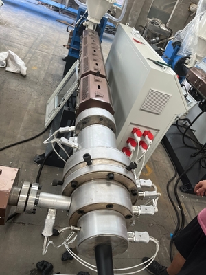 Ligne de production d'extrudeuses en plastique à vis unique pour tuyaux à gaz HDPE PE PP PPR