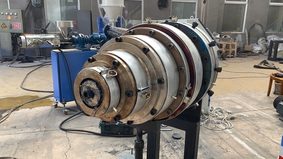 Un bon prix. Ligne d'extrusion de tuyaux en PEHD haute vitesse pour l'alimentation en eau, équipement de fabrication de tuyaux en PEHD PE de grand diamètre en ligne