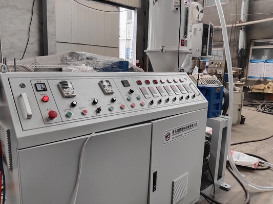 Machine automatique de fabrication de tuyaux ondulés en PE pour systèmes de drainage, extrudeuse de tuyaux ondulés en PEHD SJ65/33