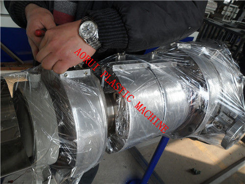 Un bon prix. Ligne en plastique flexible d'extrusion de tuyau de PVC, doubles boudineuses à vis 380v en ligne