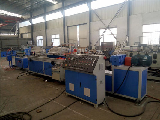Un bon prix. Ligne en plastique complètement automatique d'extrusion de profil de la CE pour la production de profil de fenêtre de PVC en ligne