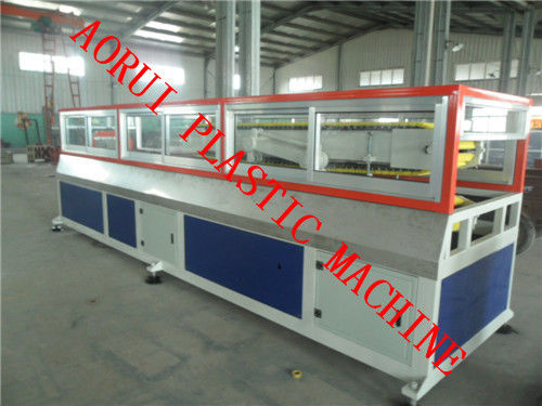 Un bon prix. Ligne en plastique d'extrusion de profil de porte de fenêtre de PVC WPC, profil de poudre de PVC+Wood faisant des machines en ligne