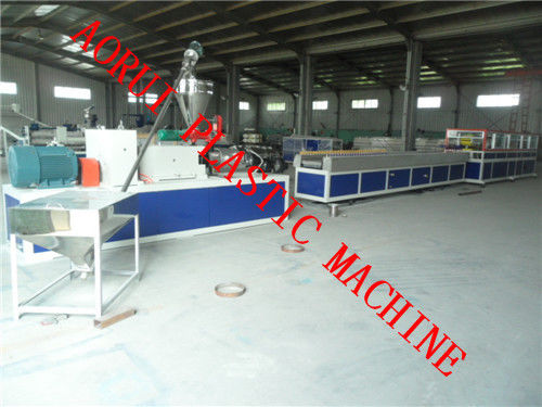 Un bon prix. Pp/PE/chaîne de production profil de PVC/WPC WPC pour la ligne d'extrusion de profil de balustrade/plate-forme en ligne