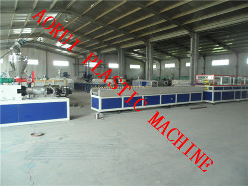 Un bon prix. Machine d'extrusion de profil de couloir de WPC, machine de profil de pp/PE en ligne
