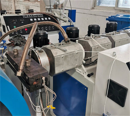 Un bon prix. Équipement d'extrusion de textile tissé de machine soufflé par fonte horizontale de pp non en ligne