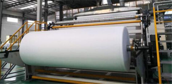 Un bon prix. Machine de tissu de 50 d'extrudeuse de la machine soufflée par fonte 600mm Nonwovens de la largeur pp en ligne