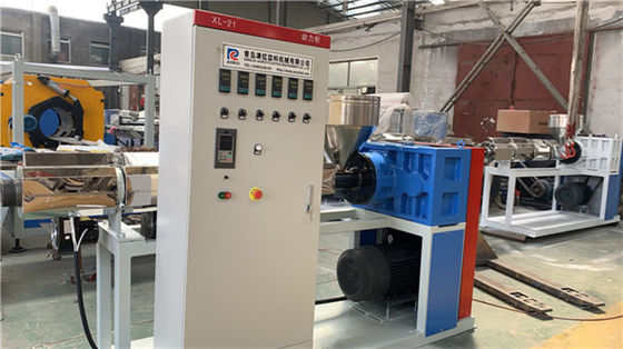 Un bon prix. Fonte de masque protecteur soufflée faisant le certificat de la CE de machine avec la boudineuse à vis simple en ligne