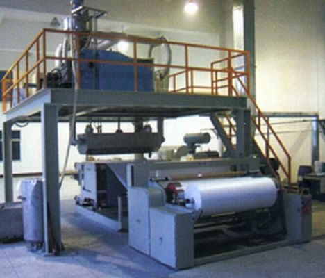 Un bon prix. Seule tissu non-tissé de la machine soufflé pp de vis par fonte faisant la machine pour des masques en ligne