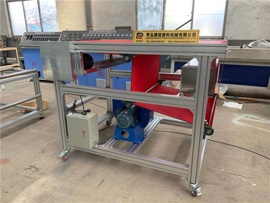Un bon prix. Efficacité de fonctionnement élevée soufflée par fonte jetable de machine de masque de certificat de la CE en ligne