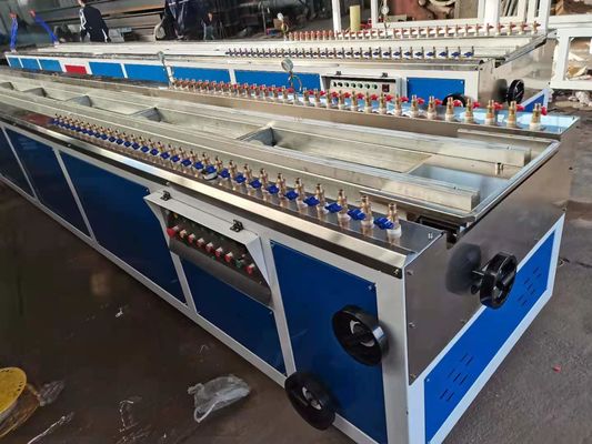 Un bon prix. Chaîne de production en plastique de profil de la double vis WPC 300kg/H en ligne