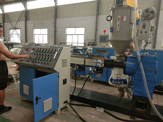 Un bon prix. extrudeuse en plastique 150r/Min ISO9001 de vis simple de 380V 90kw en ligne
