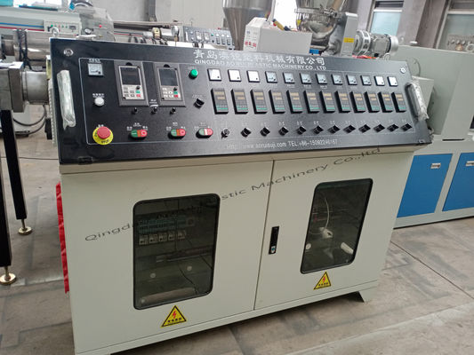 Un bon prix. Ligne en plastique chaîne d'extrusion de tuyau de PVC de double vis de production de tuyau de conduit en ligne