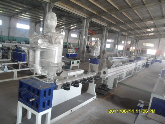 Un bon prix. Ligne en plastique complètement automatique tuyau d'extrusion de PVC faisant la machine avec le moteur de Siemens en ligne
