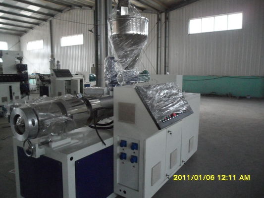 Un bon prix. Ligne en plastique 380V 75KW 50HZ d'extrusion de tuyau de tuyau de chauffage par le sol de PERT en ligne