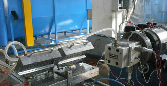 Un bon prix. SJZ - machine de profil de la chaîne de production de profil de PVC de série de YF/PVC silencieuse en ligne