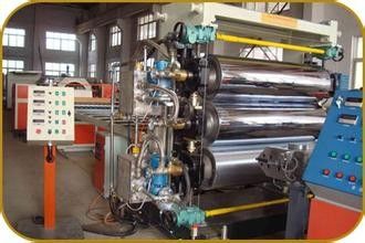 Un bon prix. machine de panneau de mousse de PVC d'ABS de vis de 380V 38Cr non absorbante en ligne