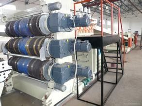 Un bon prix. Ligne en plastique d'extrusion de panneau de réfrigérateur d'ABS en ligne