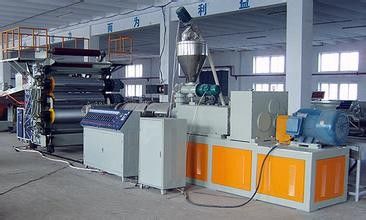 Un bon prix. Chaîne de production multicouche à haute densité de panneau de la coextrusion WPC en ligne