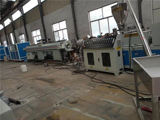 Un bon prix. tuyau 200kg/H en plastique faisant la chaîne de production de tuyau de PVC des machines 250mm en ligne