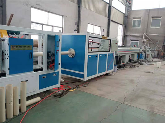 Un bon prix. Ligne complètement automatique machine d'extrusion de tuyau de PVC de conduit d'eaux d'égout d'eau de drainage de 380V en ligne