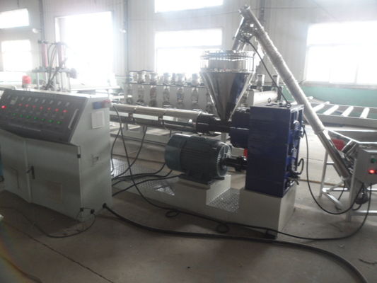 Un bon prix. La capacité élevée a réutilisé la machine en plastique de granules, pelletisant l'extrudeuse en plastique en ligne