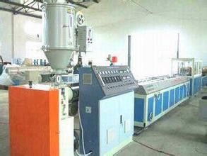 Un bon prix. Extrudeuse de profil de meubles de WPC, machines de profil de plate-forme en ligne