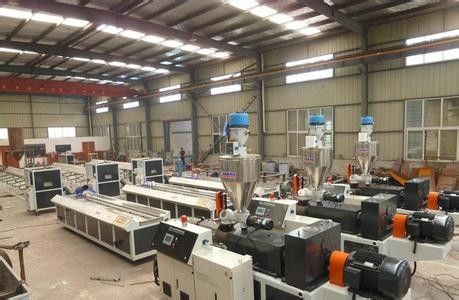 Un bon prix. Machine en plastique d'extrusion de feuille de WPC, boudineuse à vis jumelle conique en ligne