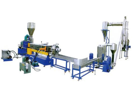 Un bon prix. Machine en plastique d'extrusion de granule non-tissé réutilisée par pas de deux, extrudeuse réutilisée de plastique de film en ligne