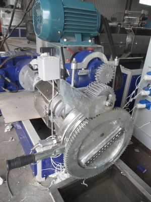 Un bon prix. Pp ont réutilisé la machine en plastique d'extrusion de granule non-tissé en ligne