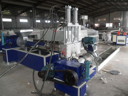 Un bon prix. Machine en plastique d'extrusion de granule réutilisée par Non-Woven, réutilisant l'extrudeuse de pelletiseur en ligne
